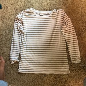 Long sleeved knit shirt